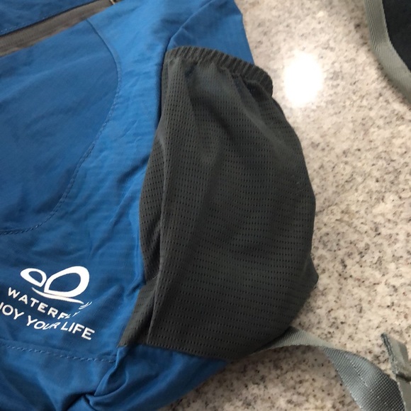 Sling backpack - Picture 3 of 7